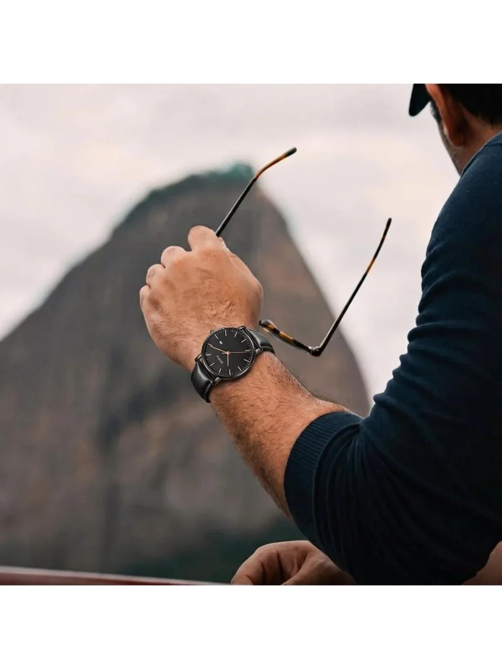Men's Black Gold Ultra Thin Minimalist Analog Waterproof  Classic Wrist Watch
